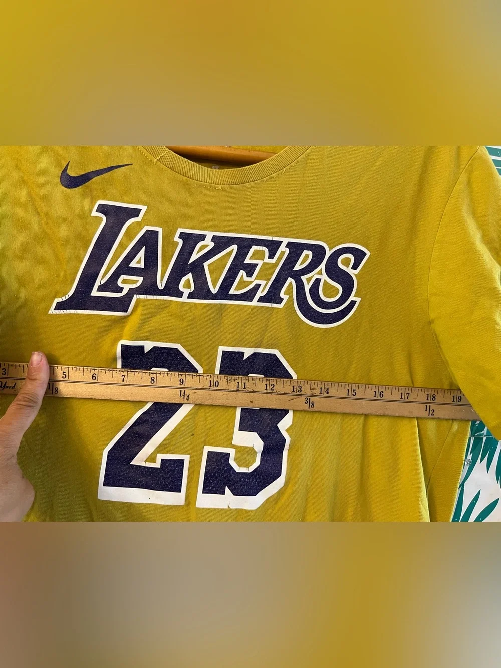 Nike Yellow Lakers #23 James Graphic Tee Sz L